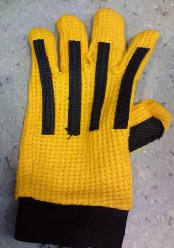 Retweet if you had a pair of these… The go to goalie glove back in the day 😂🧤