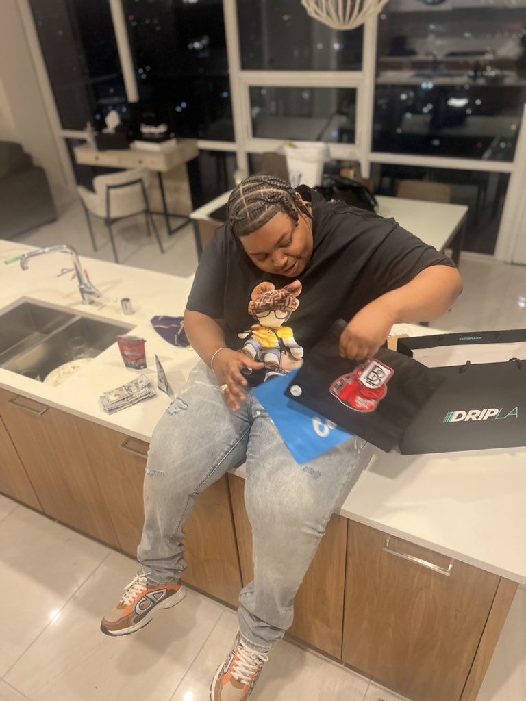 Trebrazy's tweet image. Poppin Shit All Year 🐺 #FreeC4