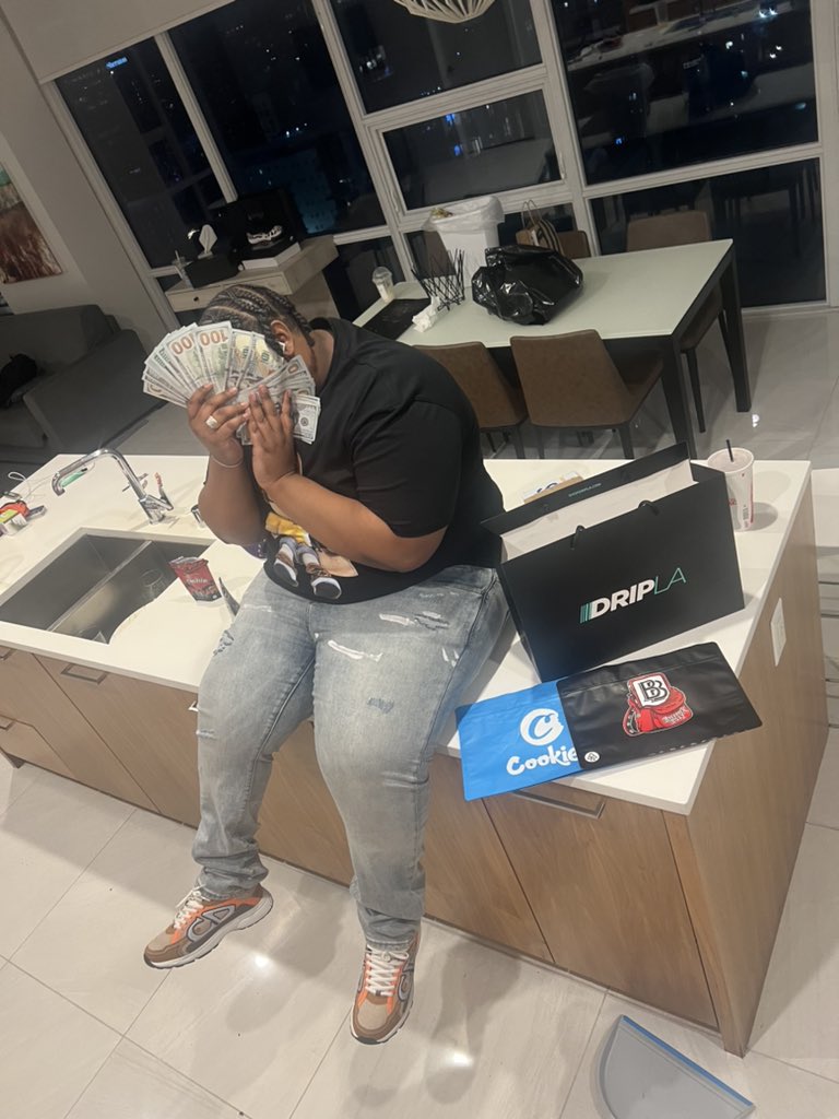 Trebrazy's tweet image. Poppin Shit All Year 🐺 #FreeC4