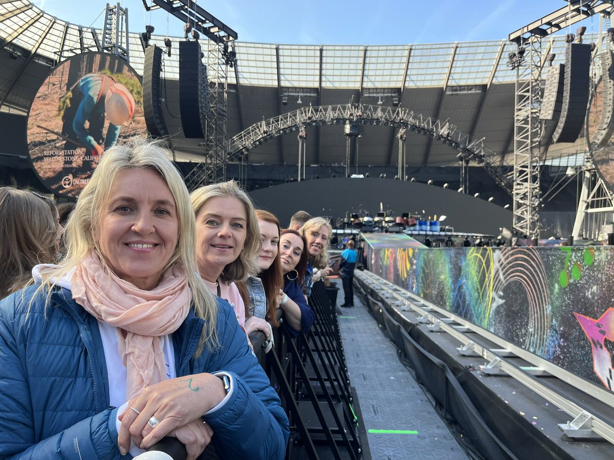 poddiesLoVe's tweet photo. #coldplaymanchester 
#Diamondsontour
@coldplay @ColdplayDiamond @x_cartoon_heart @louswann @DinaFrancis22 @lena_tayara https://t.co/qsmif7YQJ8