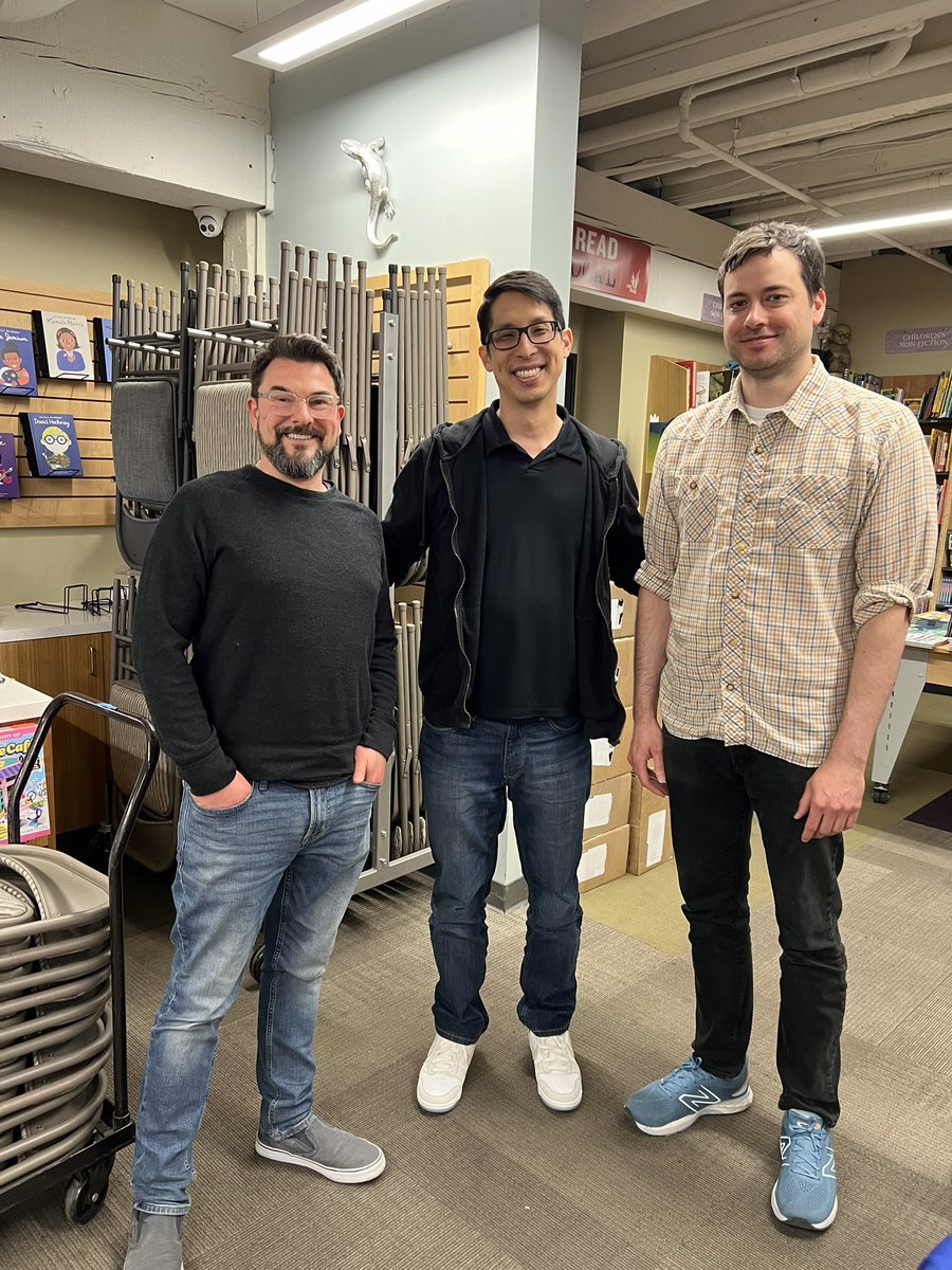 ricketystitch's tweet photo. Had a blast with @geneluenyang last night talking about all things Dungeoneer Adventures and celebrating the release of The Books of Clash! #dungeoneeradventures #thebooksofclash #americanbornchinese #landofeem #clashofclans https://t.co/egiV6WGN2O