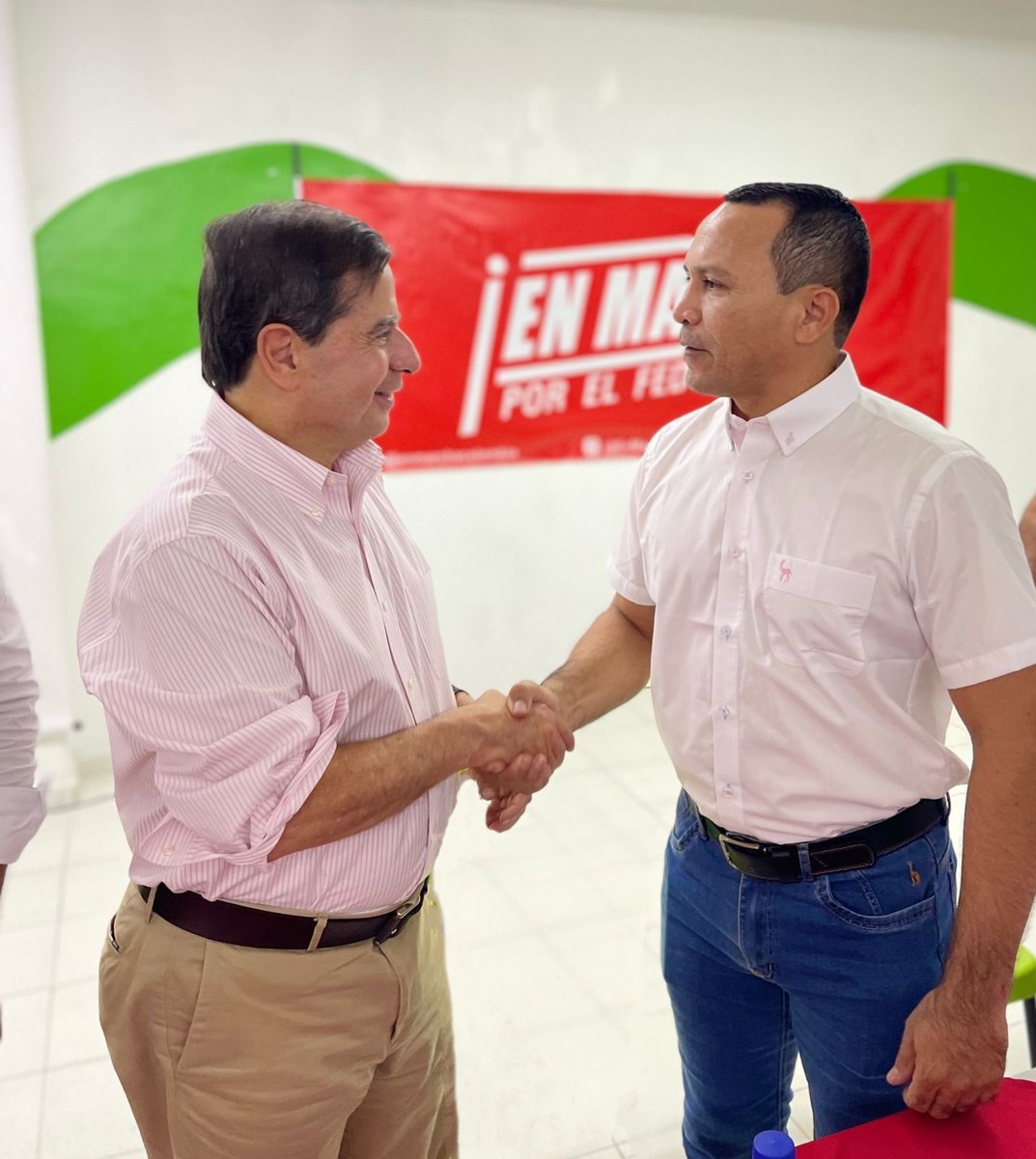 LuisArceC's tweet photo. Agradecido con @CristoBustos por su disposición y respaldo en los dialogos para construir territorio.
#EnMarcha
#LoQueNosUne #EsAhora
#ParaEvolucionar #TiempoDeAvanzar https://t.co/Tdp7OfYRtA