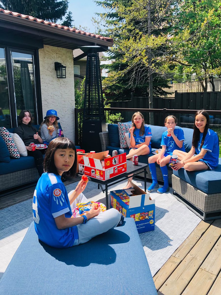 Energie 12 was out doing a bottle drive a couple days ago! And had a well deserved post bottle drive pizza party. Good work girls!
.
.
.
.
.
#soccer #soccercalgary #calgarysports #calgarysoccer #youthsoccer #youthsports #yycsoccer #yyc #yycsports #calgaryactivitiesforkids