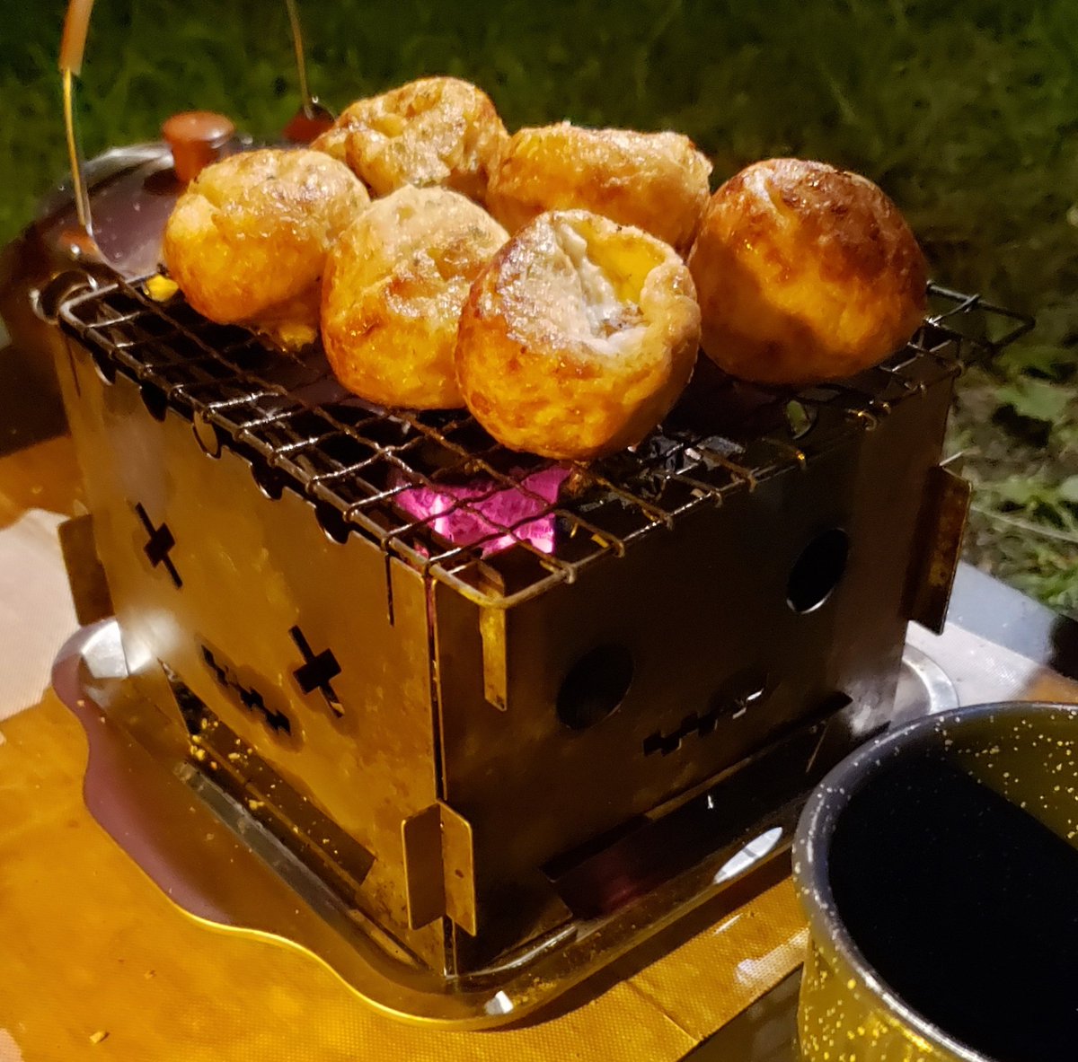 ruukos's tweet photo. チャコールマスターが家にあると嫌なことがあっても｢まあ帰ればチャコマスいるしな｣ってなる。仕事でむかつく人に会っても｢そんな口きいていいのか？私は家でチャコマスとよろしくやってる身だぞ｣てなるんで戦闘力を求められる現代社会においてチャコールマスターと同棲することは有効( ・`д・´)✨ https://t.co/lBEUjYvu6j
