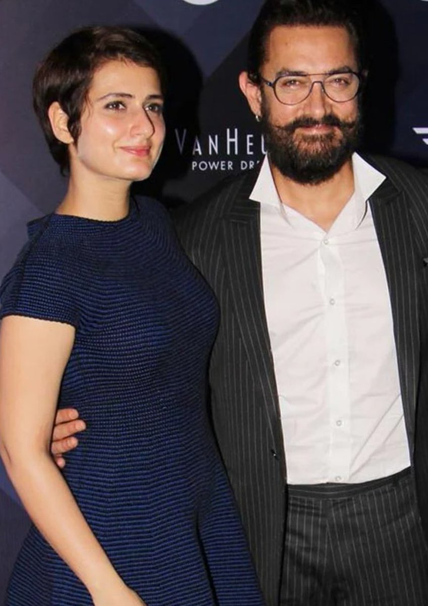 Aamir Khan, 2016'da gösterime giren #Dangal filmindeki kızı rolündeki Fatima Sana Sheikh ile Dangal çekimlerinden beri birlikteler. Karısı Kiran'dan ayrılma sebebi olarak gösterilen Fatima ile evlenmeye hazırlanıyor. 

Fatima 31 ve Aamir 58 yaşında.