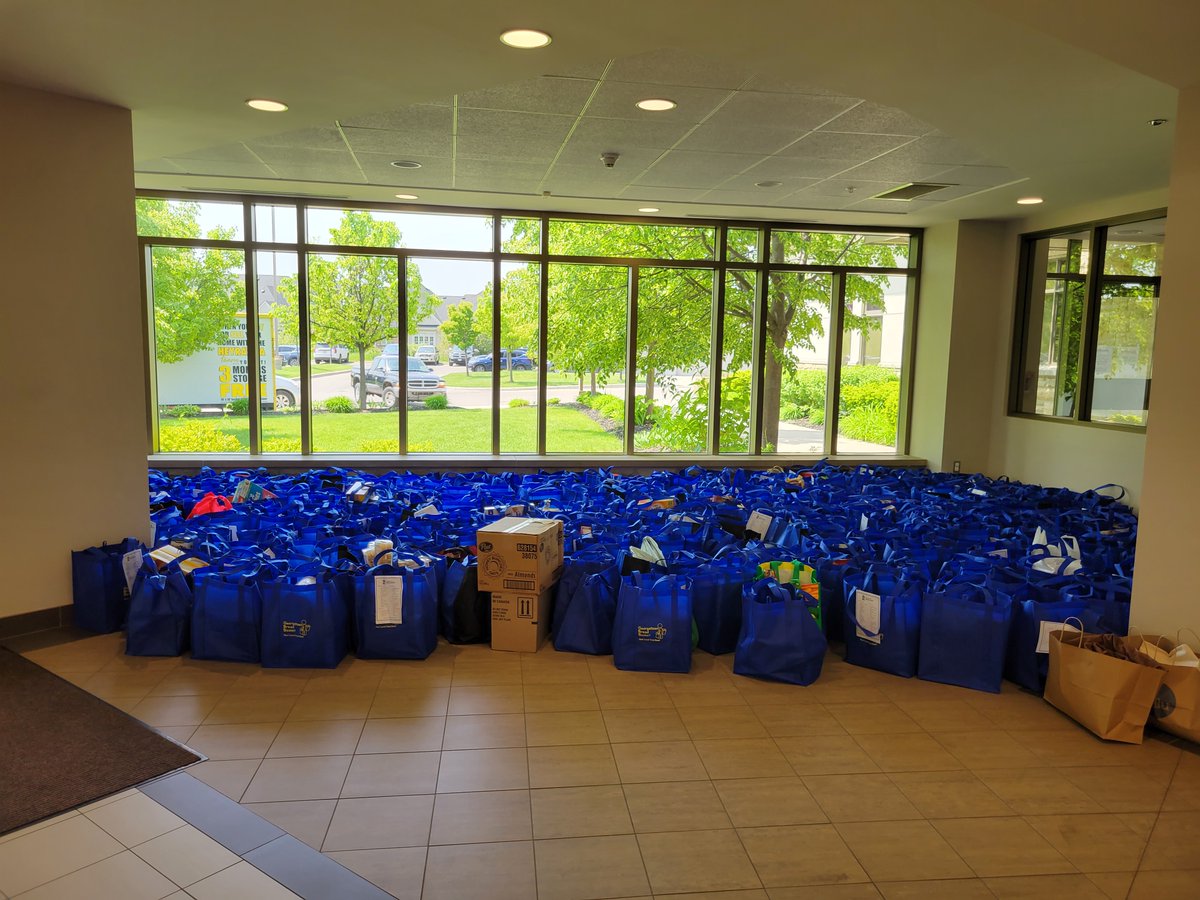 HCParish's tweet photo. Our Food drive in support of the Georgetown Breadbasket Foodbank was a huge success! We collected and delivered food items weighing in at 4810 lbs. and $962.75 in cash donations! A big thank you to the CWL &amp; KoC for organizing and for the parish's generosity! https://t.co/mof4YdRPnj