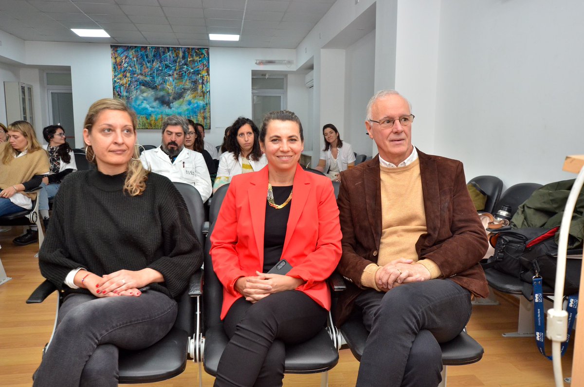 DrDanielGollan's tweet photo. Junto a @julietacalmels, trabajadoras y trabajadores del @HospitalRossiLP, compartimos el documental "El porvenir de la vida en común". https://t.co/vdqQrfyqKH