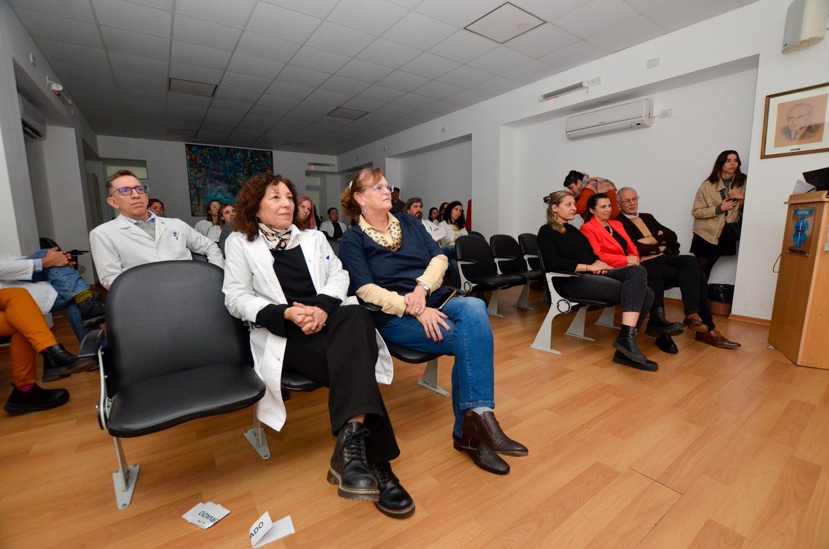 DrDanielGollan's tweet photo. Junto a @julietacalmels, trabajadoras y trabajadores del @HospitalRossiLP, compartimos el documental "El porvenir de la vida en común". https://t.co/vdqQrfyqKH