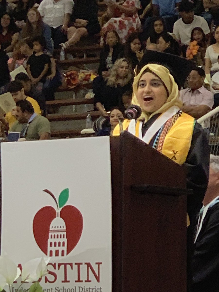 AustinISD's tweet photo. @navarro_vikings Salutatorian Judy Vo “You didn’t just end up here, you earned it!”
Valedictorian Zarqa Fatima “I would like to thank my teachers who have supported my educational journey.”
#AISDproud #AISDgrad #Classof2023 @Matias_AISD https://t.co/9H1Bs1oyeg