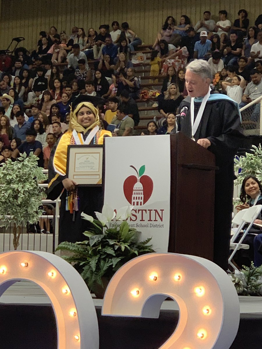 AustinISD's tweet photo. @navarro_vikings Salutatorian Judy Vo “You didn’t just end up here, you earned it!”
Valedictorian Zarqa Fatima “I would like to thank my teachers who have supported my educational journey.”
#AISDproud #AISDgrad #Classof2023 @Matias_AISD https://t.co/9H1Bs1oyeg