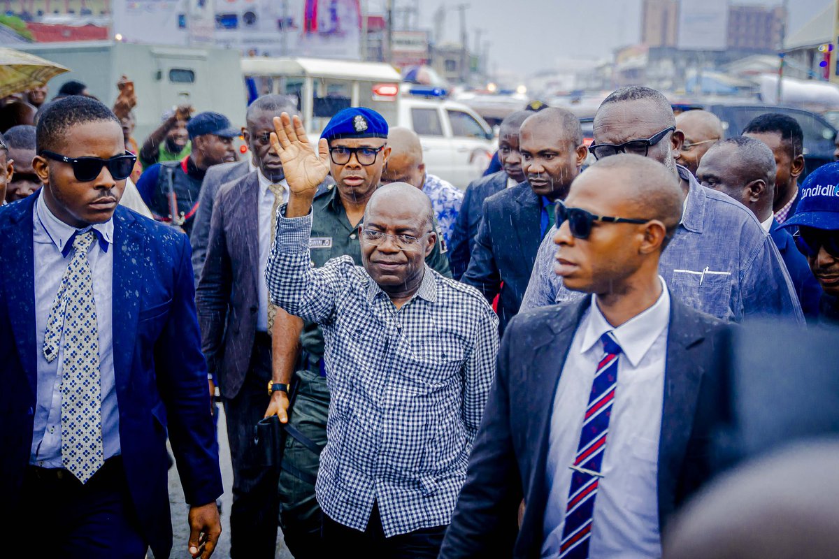 iam_kelex's tweet photo. Under the rain, Abia state governor Dr. Alex Otti supervises waste evacuation in Aba today. https://t.co/hFvT578yxG
