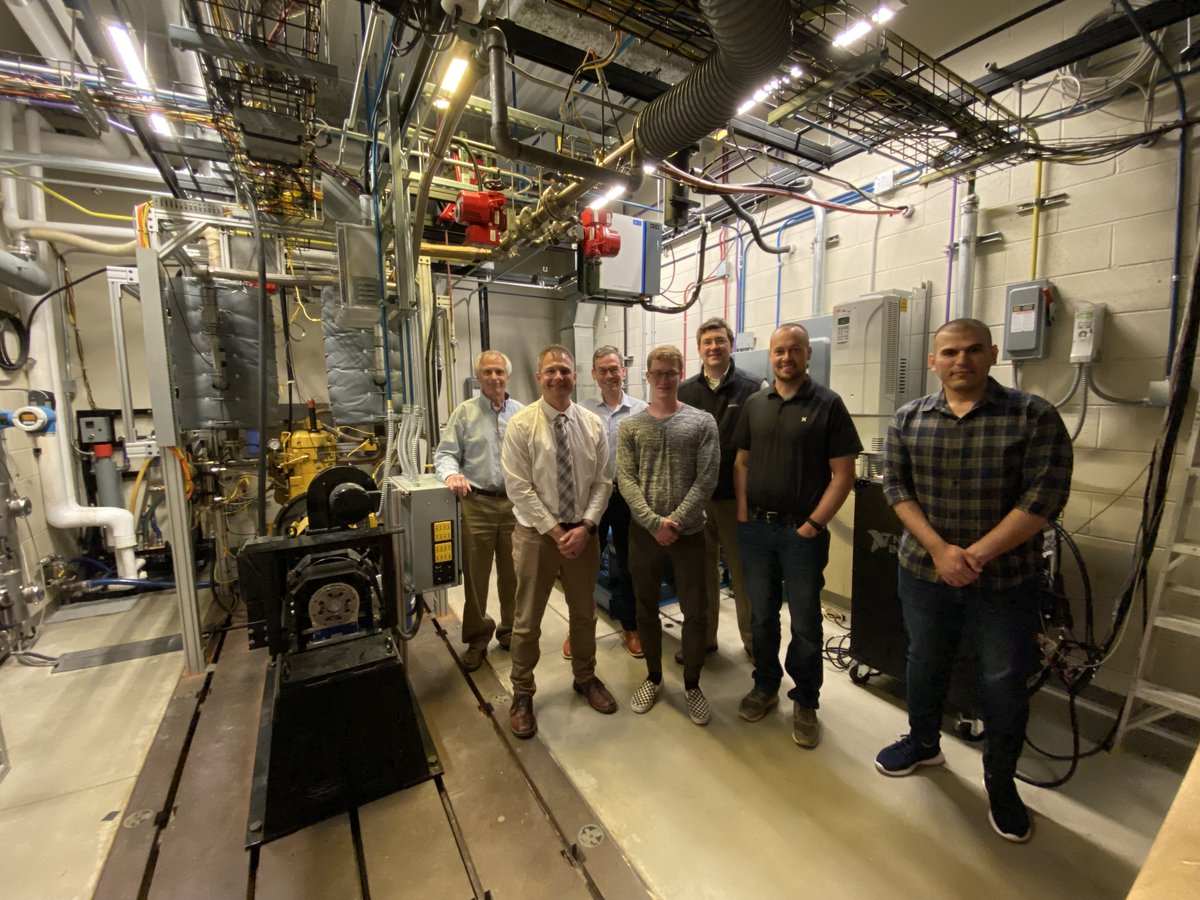 ARPA-E’s Dr. Jack Lewnard visited REMEDY program performer @MarquetteU to review progress on their engine test cell set up and their innovative combustion technology for lean-burn natural gas engines to reduce the amount of methane slip.

bit.ly/3MJWhUL
#ARPAEontheRoad