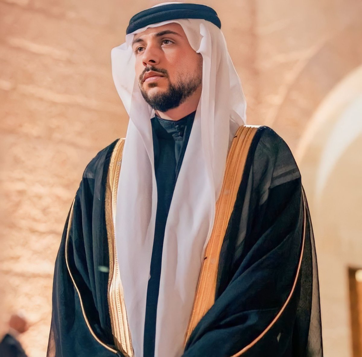 iibaii100's tweet photo. حبّني حب الهاشميين لديار السعوديّة، وأنا أحبك من ثرى نجد لأنوار عمّان 🇯🇴♥️🇸🇦
#رجوة_آل_سيف #زفاف_ولي_العهد https://t.co/g27F4Jn2xr