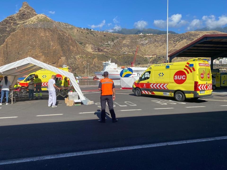SanidadGobCan's tweet photo. 🚑El Área de Salud de La Palma y el SUC participan en un simulacro de seguridad marítima.

🚨La práctica ha simulado la respuesta coordinada ante un incidente en la central térmica de Los Guinchos con más de 20 heridos y derrame de combustible a través de descarga al mar

👇🏼 https://t.co/Dl1g8EYjCk