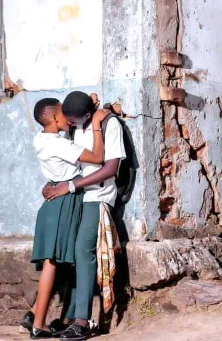 This could be me at school but I am a prefect I should be exemplary to others 😓😭🙈