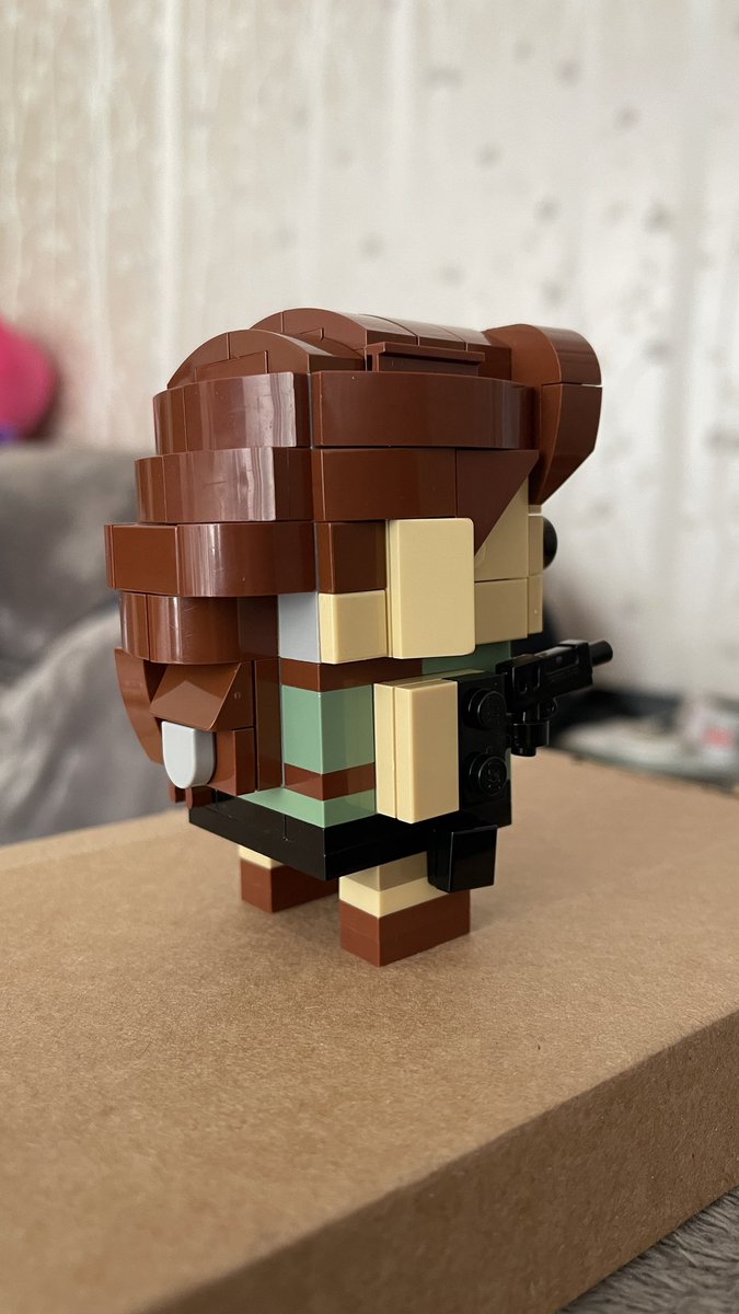 emydawn's tweet image. Lara Croft: Brick Raider 🧩🧱
I bought the bricks together in one single set, so didn’t have a choice in the colour of her shorts; I might change them to brown at some point to be more accurate 😂 
#lego #rebrickable #LaraCroft #TombRaider #DIY #brickheadz #brickheads #bricklink