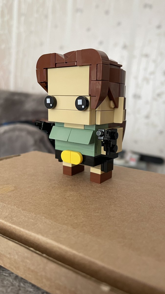 emydawn's tweet image. Lara Croft: Brick Raider 🧩🧱
I bought the bricks together in one single set, so didn’t have a choice in the colour of her shorts; I might change them to brown at some point to be more accurate 😂 
#lego #rebrickable #LaraCroft #TombRaider #DIY #brickheadz #brickheads #bricklink