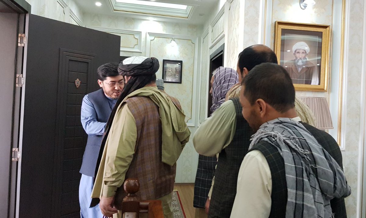 Msoroush7's tweet photo. امروز محترم داکتر مهدوی با جمعی از موی سفیدان و نمایندگان مردم ولسوالی دره صوف ولایت سمنگان دیدار کردند.
در این دیدارها داکتر مهدوی ضمن استماع برخی مشکلات مردم ؛ برای پیگیری وحل آن از طریق مراجع مربوطه وعده همکاری دادند. 

دفتر مطبوعاتی داکتر جعفر مهدوی
کابل__۱۰ جوزای  ۱۴۰۲ https://t.co/Ilyty0vg8r