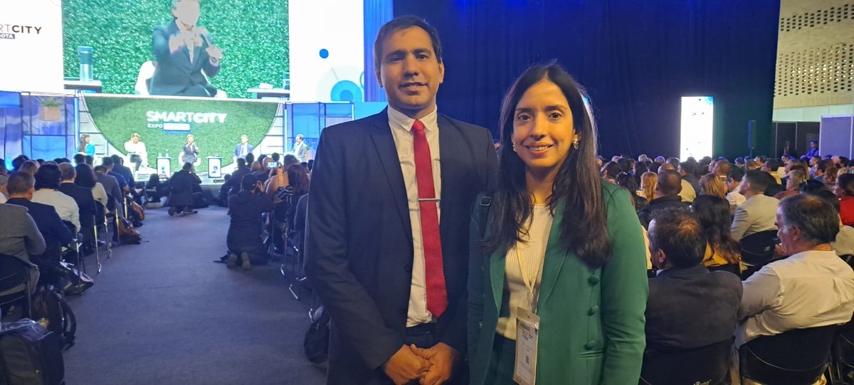 VEP_Paraguay's tweet photo. 🌎 Para explorar cómo la innovación urbana puede mejorar la calidad de vida de los ciudadanos, participan de #SCEBOG2, la ministra @UbaldiCarmen y su equipo técnico integrado por @MarceJAmarilla y @malucent.

La ministra mantuvo un breve encuentro con la alcaldesa @ClaudiaLopez. https://t.co/F6REXPtI2Q