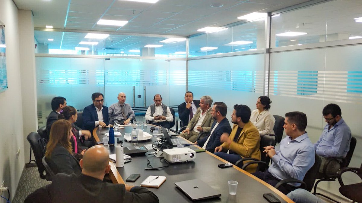 Fuente de financiación para las industrias creativas 🏦

Tuvimos reunión con gerentes del <a href="/BNF_Py/">BNF - Oficial</a> para diseñar productos financieros adaptados a los sectores creativos. Esto nos va a permitir producir más y generar miles de oportunidades para nuestro sector 🙌🏻