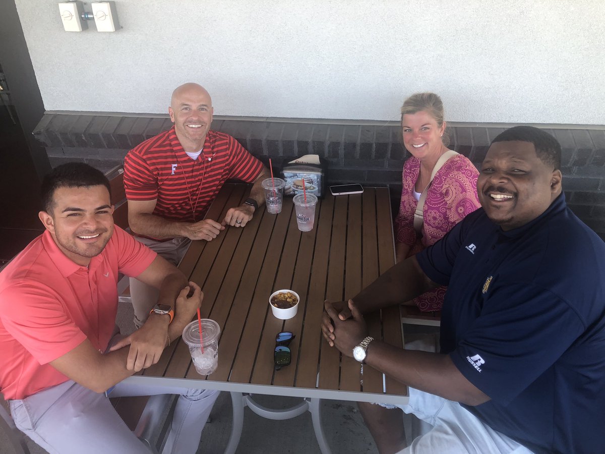 fcsdhighschool's tweet photo. Come out to @CityBarbeque in Fairfield to support of FHS dance team. The food is great and the weather is amazing. @fcsd_FHS_APs #FairfieldPride https://t.co/YfbaDmzEIR
