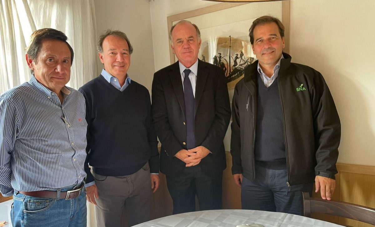 NewsFDCcl's tweet photo. ASOEX y SNA apuestan al trabajo mancomunado para enfrentar el futuro del agro y la fruticultura https://t.co/SNgplVSwRA @SNA_Chile #fruta #frutas #exportadora #productor #exportaciones #Asoex https://t.co/17GTdKsPaZ