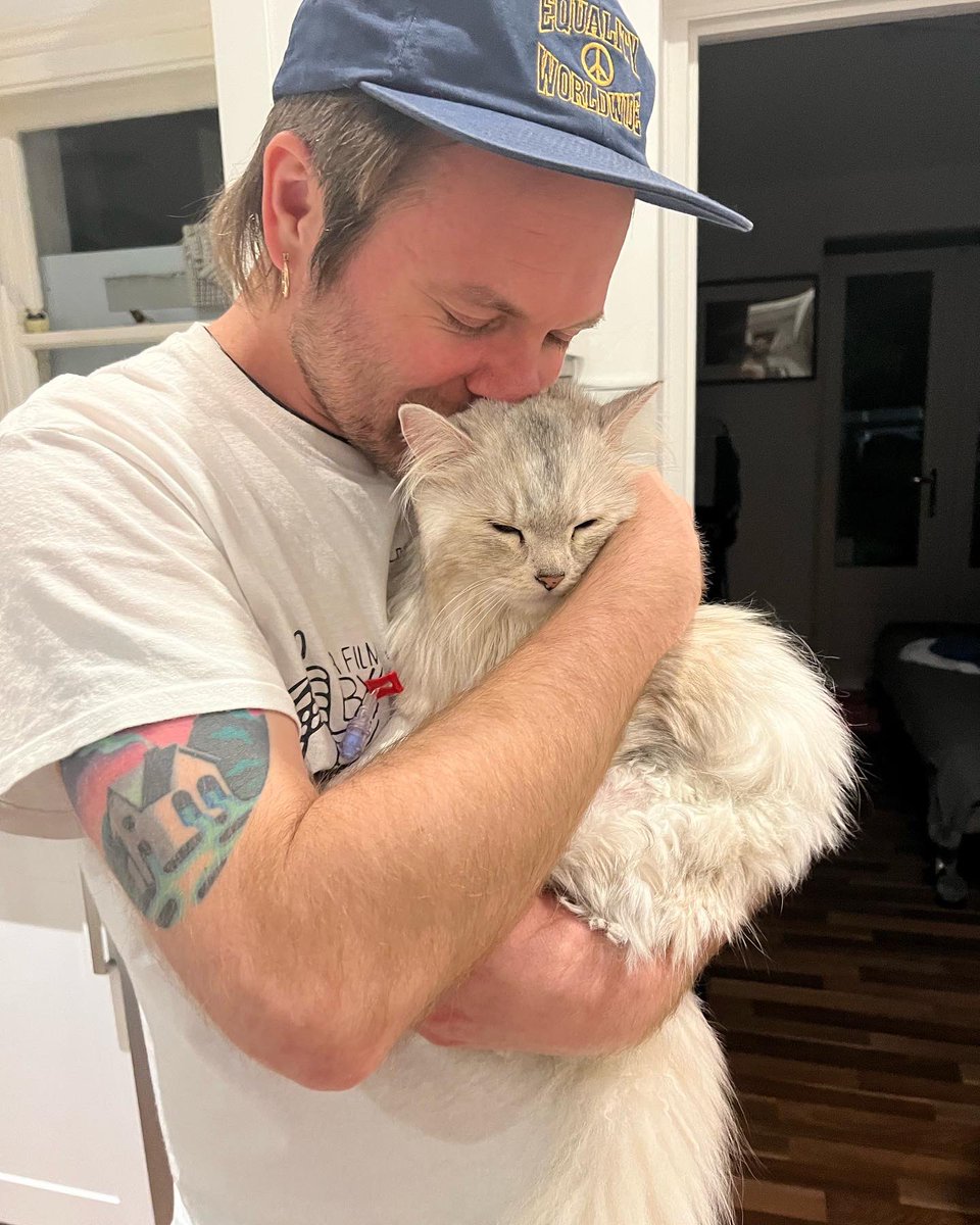 RouReynolds's tweet photo. This is going to be fucking difficult.

At 7am on Saturday 27th May, Freya was put to sleep after sudden deterioration with Kidney disease &amp; possible Kidney cancer.

It’s hard to elucidate how painful this past week has been. https://t.co/BXQKcZMKp3