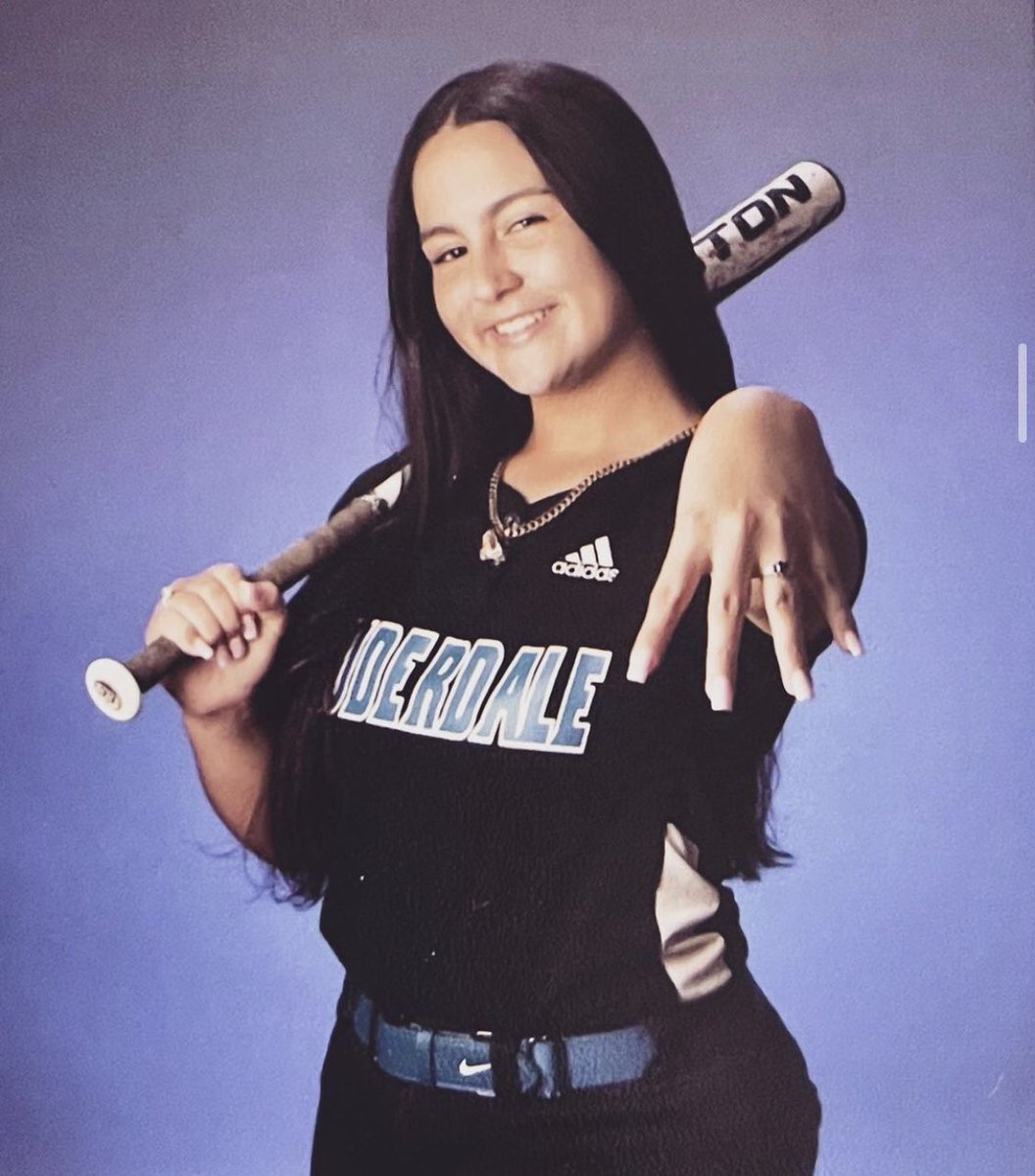 FLPowerBlack's tweet photo. 🚨SENIOR SPOTLIGHT🚨
@IsaVera35 can light up a room with her smile and a pitch with her Easton. Big things are in store for Isa  when she heads off to @BarryUSoftball this fall! Time to get ready for a stellar summer 💜 #powerproud #nbs https://t.co/cJRBxgrwa2