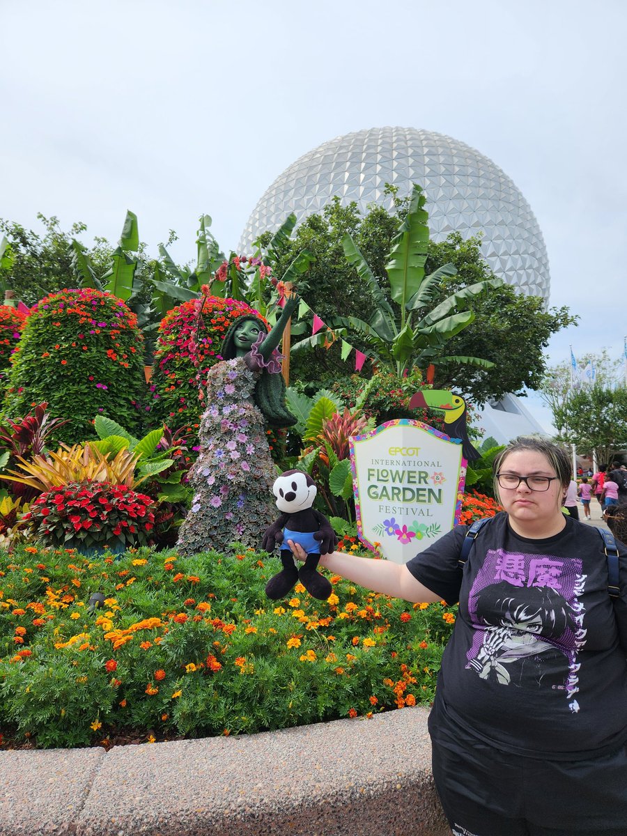 eowyn35's tweet photo. Celebrated my Giggles's big 21st birthday (with Waddles) at #EPCOT May 29, 2023 #AdventuresOfOswald #WDW #FlowerAndGardenFestival2023 https://t.co/jw5cX0bABE