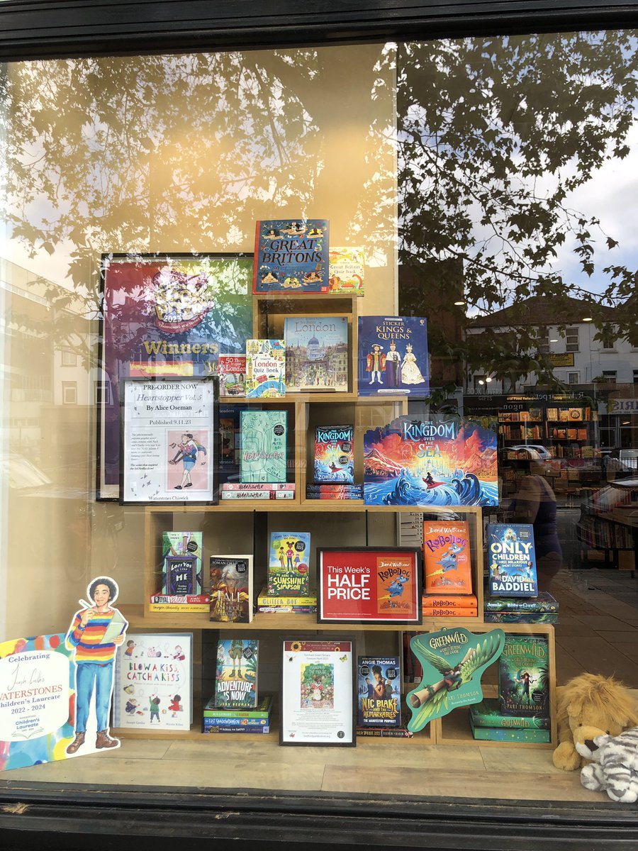 Pari Thomson tweet media