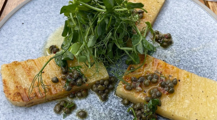 Our bijoux winery nestled in a lush valley in South Hams is an enterprise of many parts. One of our key attractions is our outstanding Cellar Door Restaurant. Offering delicious lunches, and divine afternoon treats...
calancombe-estate.com/post/devon-res…

#restaurant #eatery #Devon #lunch