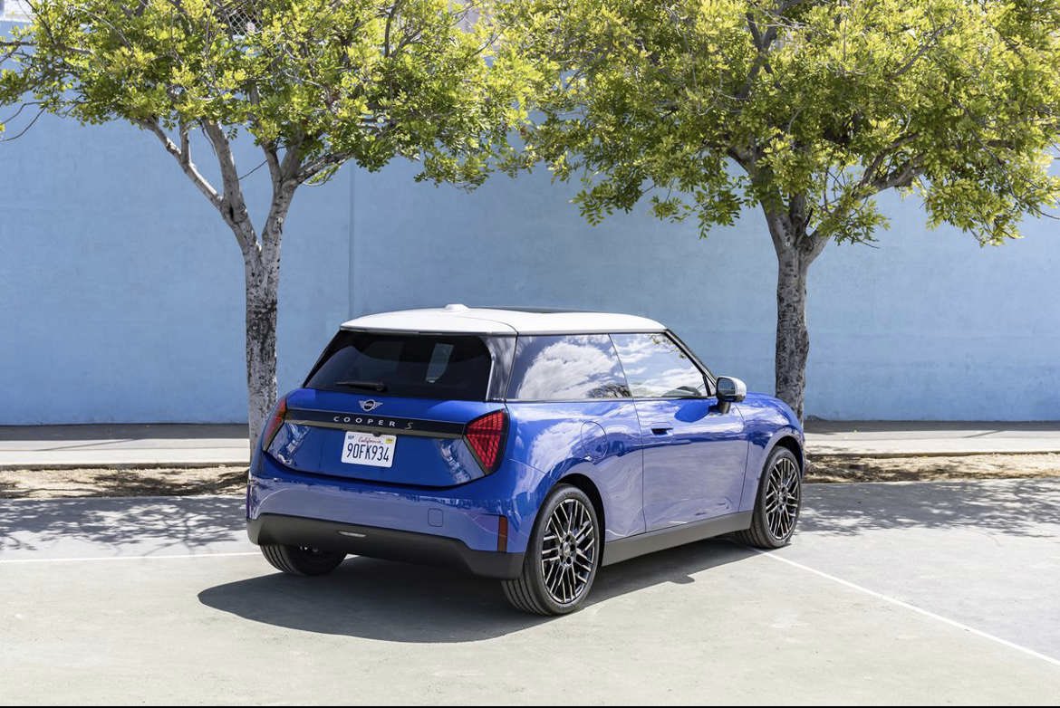 EuroStarindus's tweet photo. New 2025 Mini Cooper Hatchback Shows Off Their Sharp New Design

#EurostarIndustries 

https://t.co/WoXPX2PpzT https://t.co/zDPptlczZc