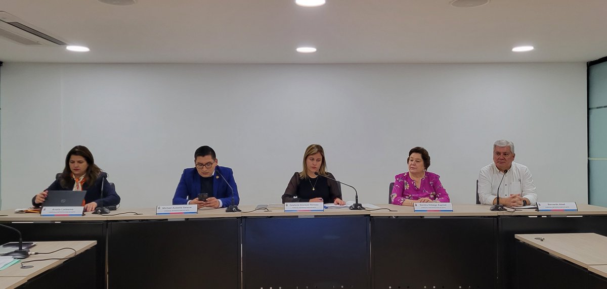 babadmerchan's tweet photo. Con el compromiso de seguir trabajando por #Quito y los quiteños, asistimos a las sesiones inaugurales de la Comisión de Deportes de la cual soy presidente, Seguridad y Salud, en las que legislaremos con responsabilidad y transparencia en beneficio de la ciudad. 
#QuitoEsPrimero https://t.co/KnyWDgwGXv