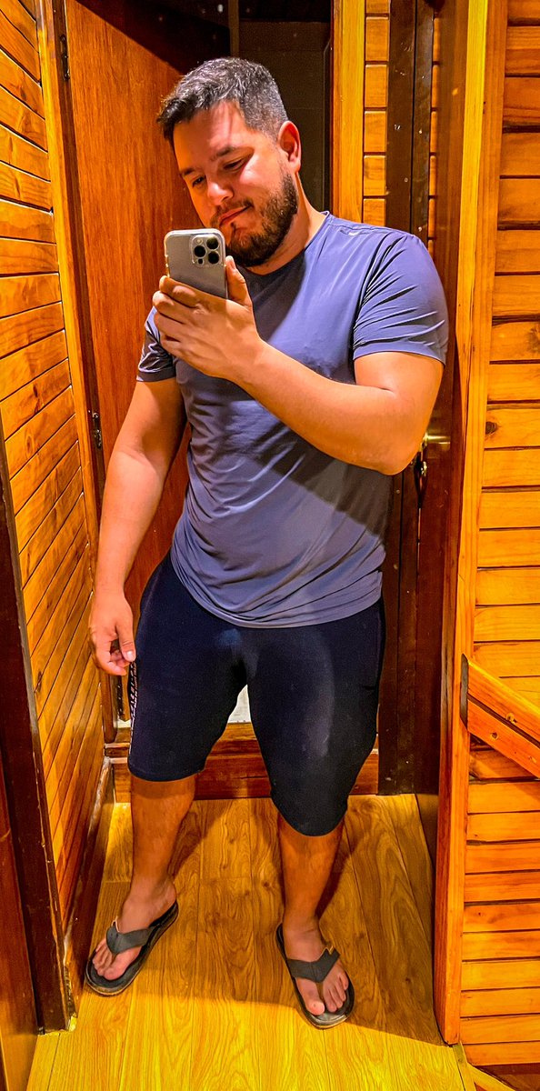 guillemoralespy's tweet photo. mirror pic thread https://t.co/94RbdYArj1