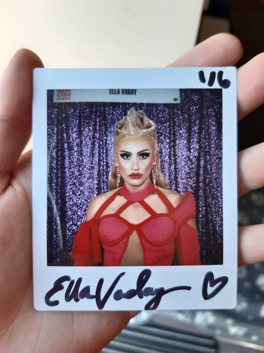 GUYS 🥹🥹🥹💖💖

ELLA I KNOW YOU WONT SEE THIS BUT THANK YOU SO SO SOOOO MUCH!! this is amazing, and yes, I will see you at the next dragcon , i love you so so much thank you for everything <333🥹💖