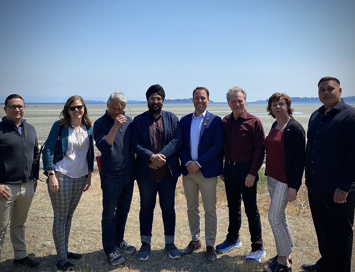 GeorgeHeyman's tweet photo. With over 1500 tonnes of marine debris collected across more than 4600 km to date, $25M of new #CleanCoastCleanWaters funding will continue to support the protection of BC’s marine ecosystem and job creation in remote coastal communities. #CleanBC https://t.co/kouOEHzzK3 https://t.co/k1JwBYKoh2