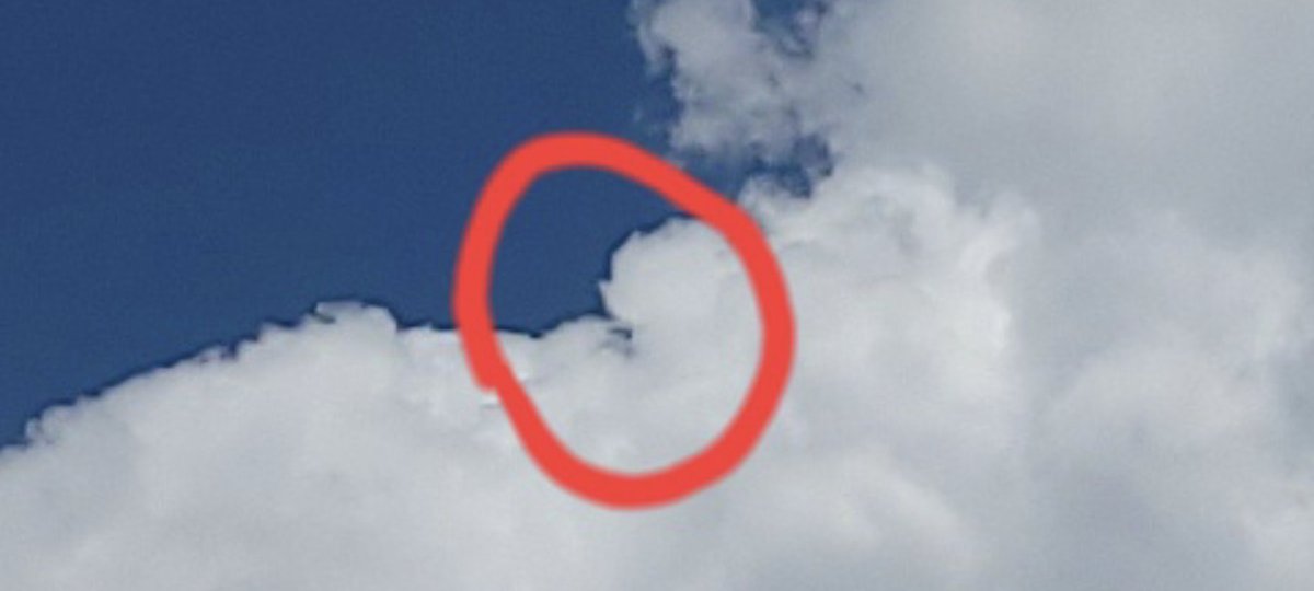 indigo__dreams_'s tweet image. Plenty of #ufo parking in the clouds on beautiful days. Look up and say hello! Especially when the clouds are big and fluffy. Thanks to whoever you are for accepting my photo op. 
#ufotwitter  #officialfirstcontact