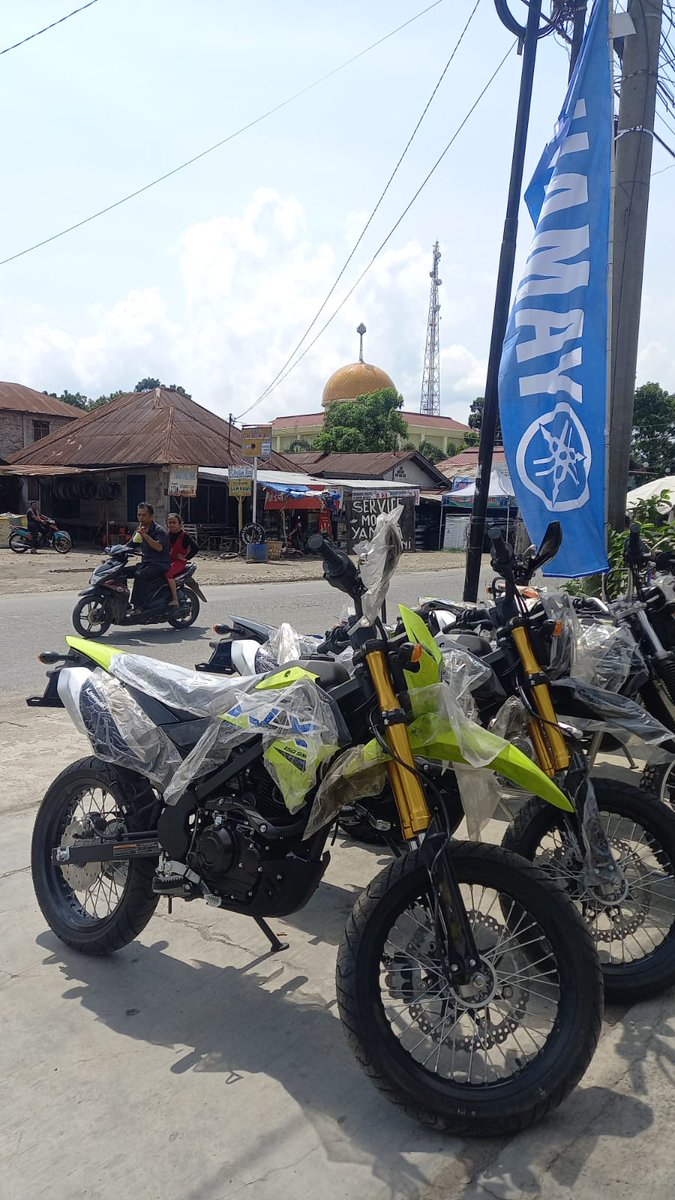 Iseng muter2 kota, berhenti di dealer kawasaki. 
Klx150 baru cakep juga.... 
Soalnya, jadi kepikiran sampai sekarang. 😭
Mo dibeli, bini lagi hamil muda. 
Masa dana lahiran gue sikat?!?!?