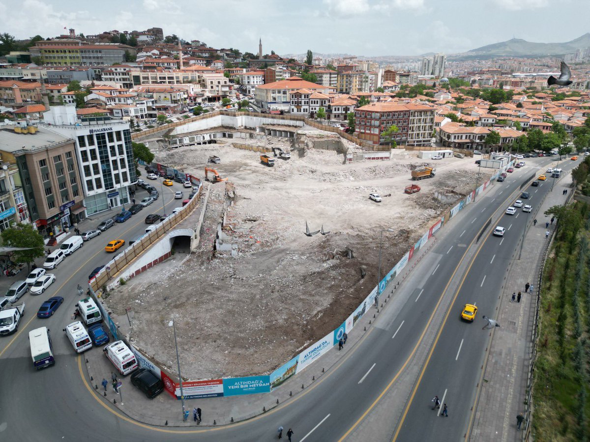 asimbalci's tweet photo. Adı vardı, kendi yoktu😎

Başkentimizin tarihi sembollerinden Samanpazarı Meydanını kentimize yeniden kazandırıyoruz 🥰 https://t.co/phIcWZDKwH