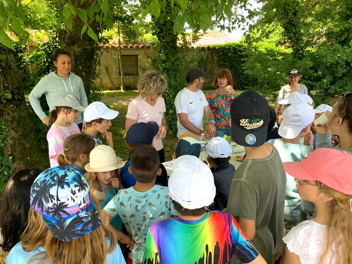 villedelucon's tweet photo. Ce matin, une balade éco-sportive était organisée par le Comité départemental olympique et sportif et la Ville de #Luçon dans le cadre de #TerredeJeux2024.
Les 70 participants ont collecté 25 kg de déchets dans 4 zones « à dépolluer » de notre ville. 🙏 https://t.co/GVzkaPPHtX
