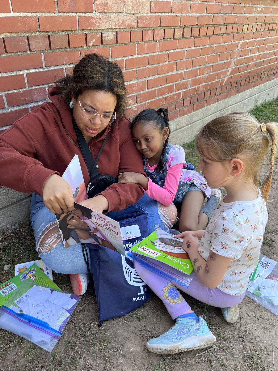 JohnsonMadame's tweet photo. Shannon Park Sharks celebrate our Reading Week with a “Stop, Drop, and Read” 📚📕@ShannonPrk_HRCE @HRCE_NS https://t.co/MYPiFmPuUf