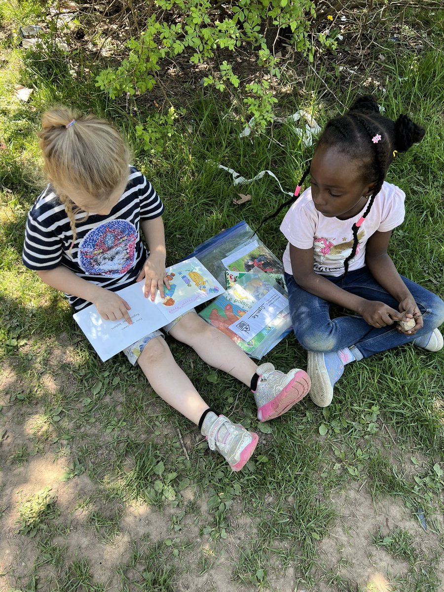 JohnsonMadame's tweet photo. Shannon Park Sharks celebrate our Reading Week with a “Stop, Drop, and Read” 📚📕@ShannonPrk_HRCE @HRCE_NS https://t.co/MYPiFmPuUf
