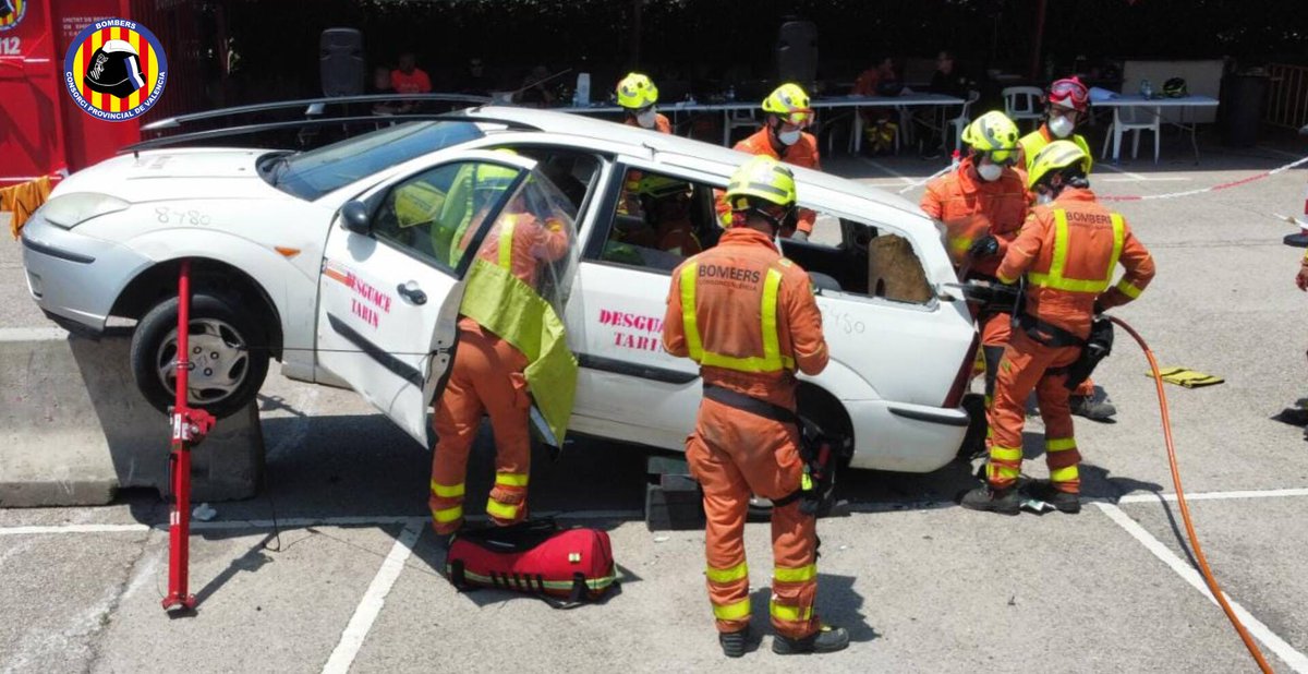 BombersValencia's tweet photo. 🚒Hui primer dia del Mini Encontre Intern d’Excarceració @BombersValencia
🧑🚒Una cita interna amb participants dels diversos parcs per a seguir millorant en rescats en accidents.
📍Demà 2a jornada, també al parc de Catarroja.
#comenex https://t.co/rJRO2wzL0p