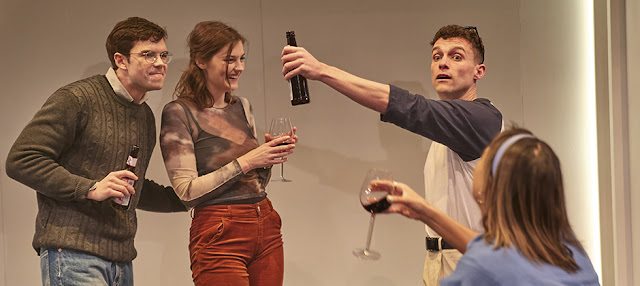 The Shape of Things ★★★★★ @ParkTheatre | May 24 - Jul 1, 2023
REVIEW: tinyurl.com/2s39j9bd

Put this production of #NeilLaBute’s provocative play on your theatre list! In #TheShapeOfThings, lots of laughter covers some complex issues.

parktheatre.co.uk/whats-on/the-s…