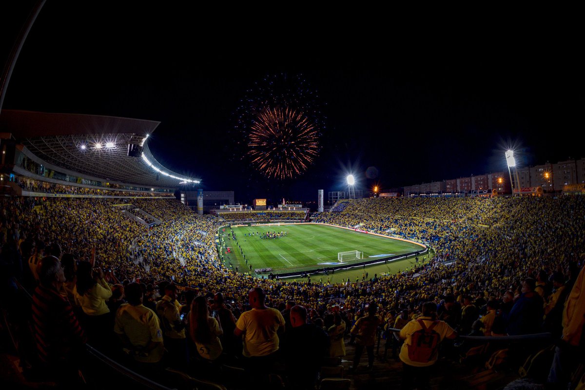 Sufriendo hasta el final, pero nuestra @UDLP_Oficial ya es de PRIMERA! Estos días están siendo inolvidables. Gracias al club, staff, jugadores, trabajadores y por supuesto A LA MEJOR AFICIÓN, que nunca ha dejado de ser de PRIMERA!! Arriba d’ellos!! 💪🏻💛💙 #UnionDeporVidaLasPalmas