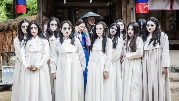 lolitascak3's tweet photo. *ผีสาวโสด เป็นความเชื่อของเกาหลีที่ว่าถ้าผู้หญิงคนนึงตายโดยที่ยังโสด ก็จะเต็มไปด้วยความเศร้า กลายเป็นผีตามหลอกหลอน ซึ่งก็เป็นความเชื่อที่ปลูกฝังให้ผู้หญิงงมงายและกลัวจนต้องแต่งงาน https://t.co/HPBm7CuIWh