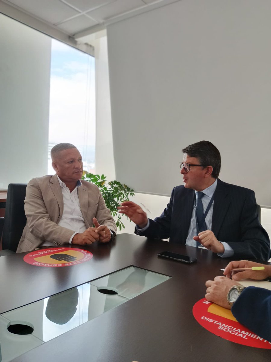 RioverdeDe's tweet photo. El Alcalde del cantón Rioverde Joffre Quintero Bolaños y presidentes de los diferentes GADS Parroquiales del cantón mantuvieron na reunión de trabajo con el Gerente Surcusal Norte ￼@BDEcuadorBP con la finalidad  de poder constatar los estados actuales de los GADS parroquiales. https://t.co/l6C84KhDL0