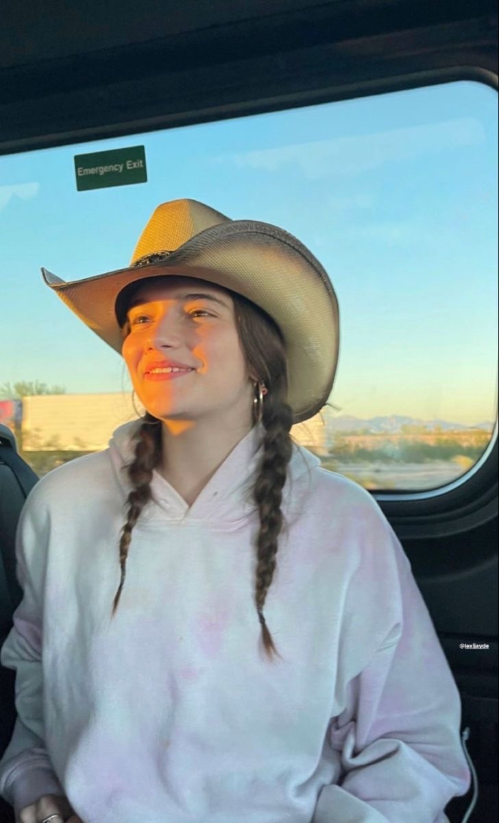 rosiemxntgomery's tweet photo. tourbus adventures 🤠 https://t.co/RefiY636HF