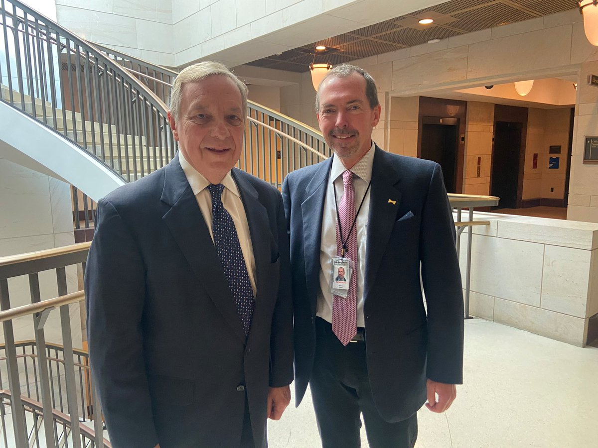 SenatorDurbin's tweet photo. College students should have access to programs that broaden their worldview and understanding of other cultures.
 
I appreciated the opportunity to speak with @NAFSA leaders to thank them for fostering global education and supporting American and international students. https://t.co/5L4J60u2c9