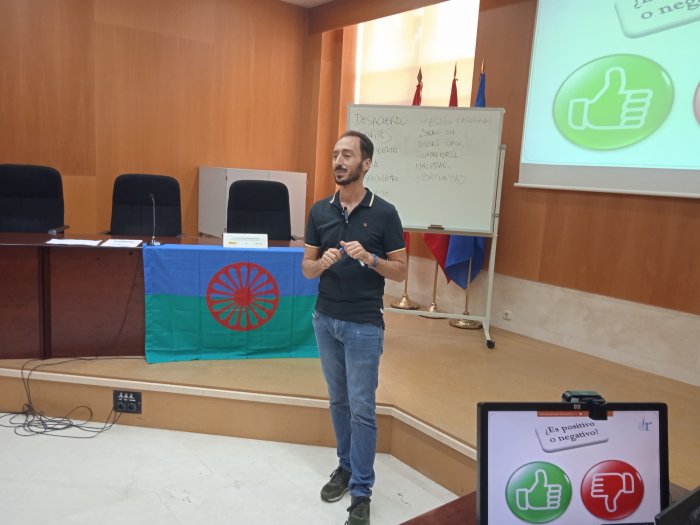 InstitutoRomano's tweet photo. 🎓#FORMACIÓN Terminamos en #Salamanca nuestro curso sobre Mediación Intercultural: Ámbitos de intervención con población gitana desfavorecida

🗣️¡Gracias a Paco Ramas y a @_vircarrera por sus ponencias y a la Facultad de Ciencias Sociales de la @usal por su excelente acogida! 👏 https://t.co/ZjdR7gEQmI